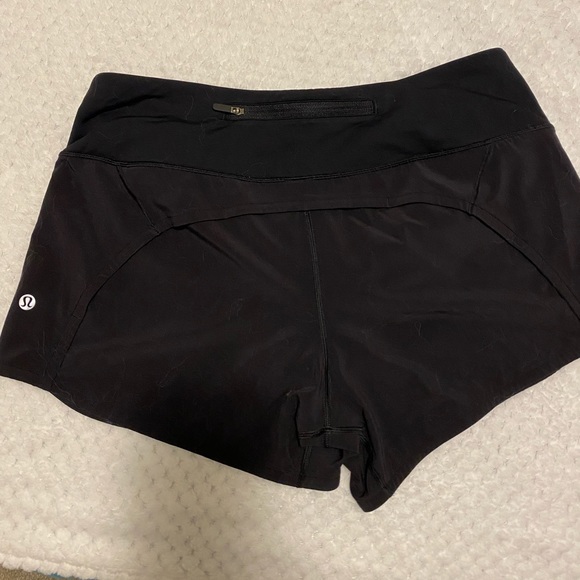 Lulu Lemon Speed Up shorts - Picture 3 of 5